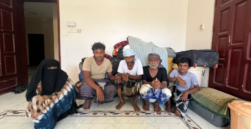 A Yemeni family spends a week on the road fleeing another Houthi offensive | Refugees News