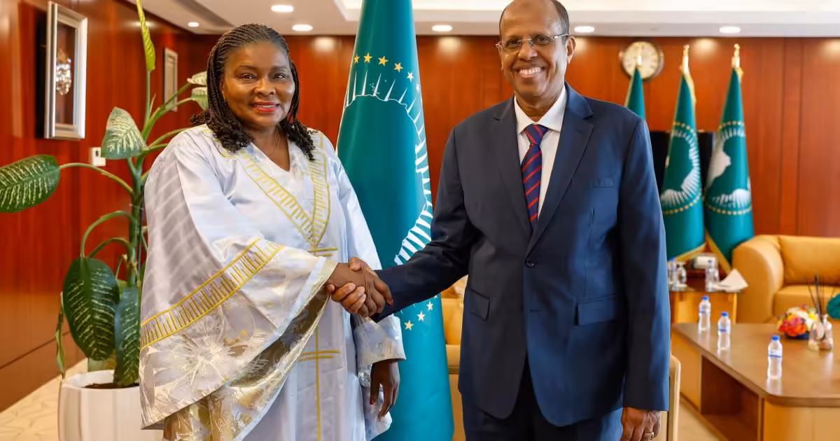 AUC Chairperson this morning received H.E. Nonceba Losi, Ambassador of the Republic of South Africa