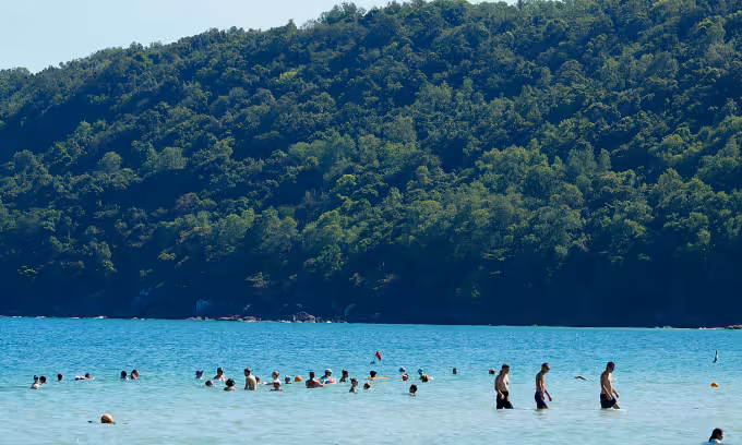 Asia's 'most beautiful island' welcomes 370 tourists on first direct flight from Russia