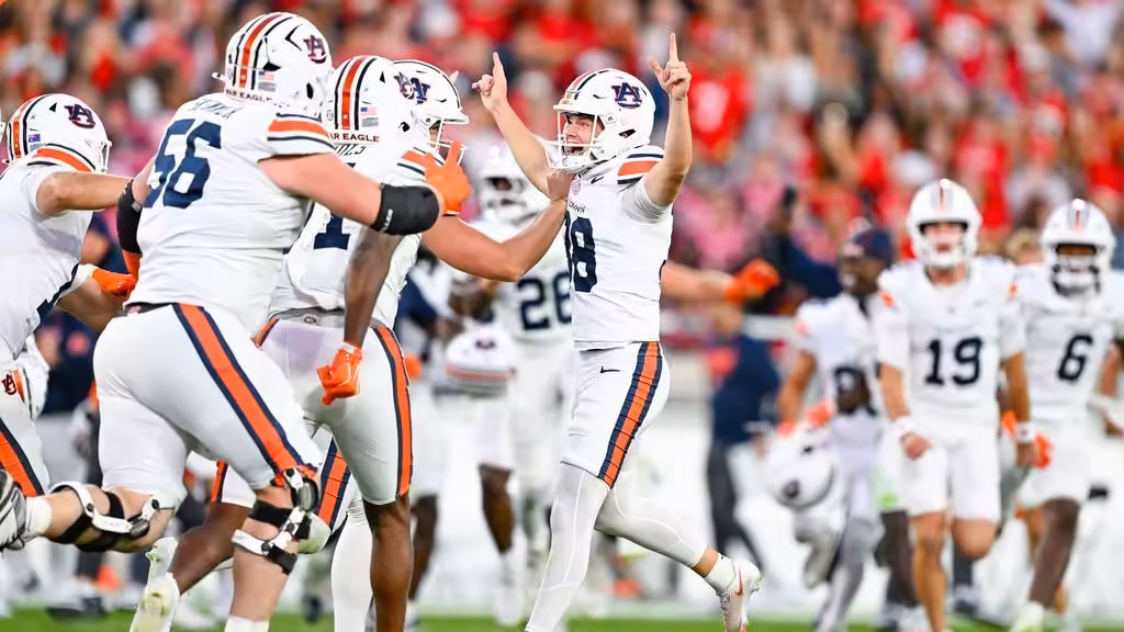 Auburn stuns Georgia after Stockton's fumble dooms Bulldogs