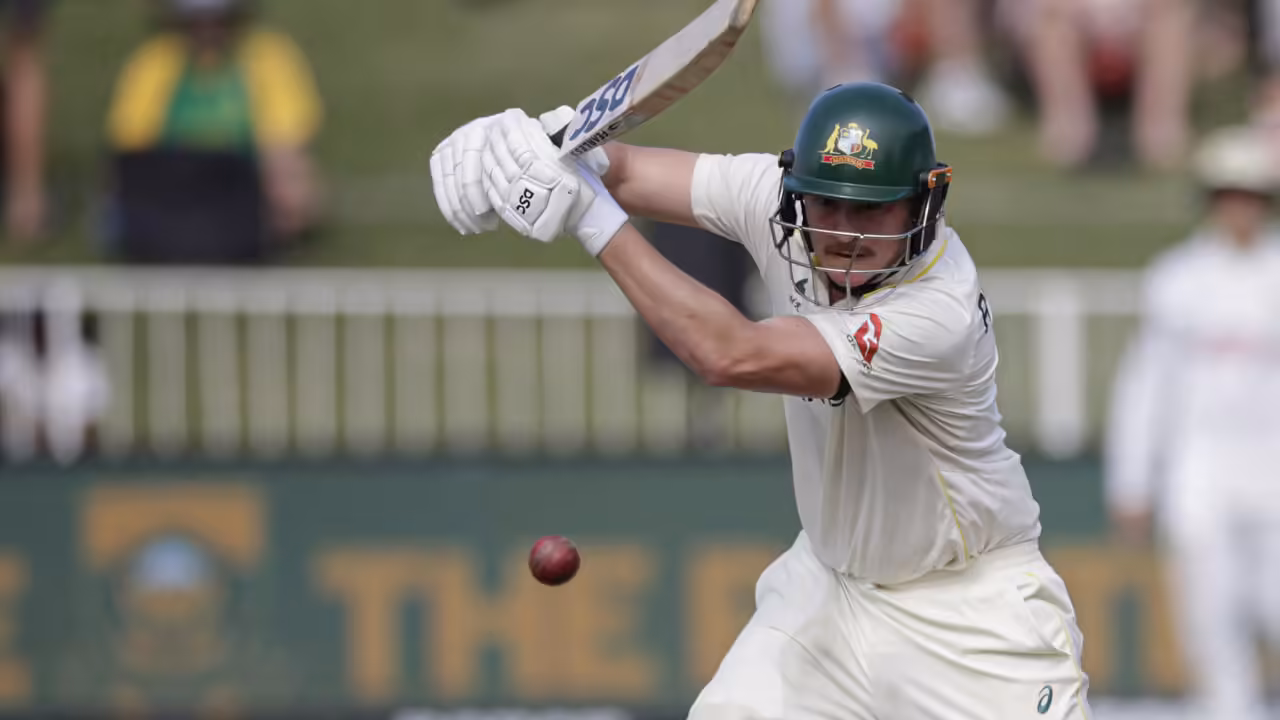 Australia strike early after Renshaw's 190 against South Africa