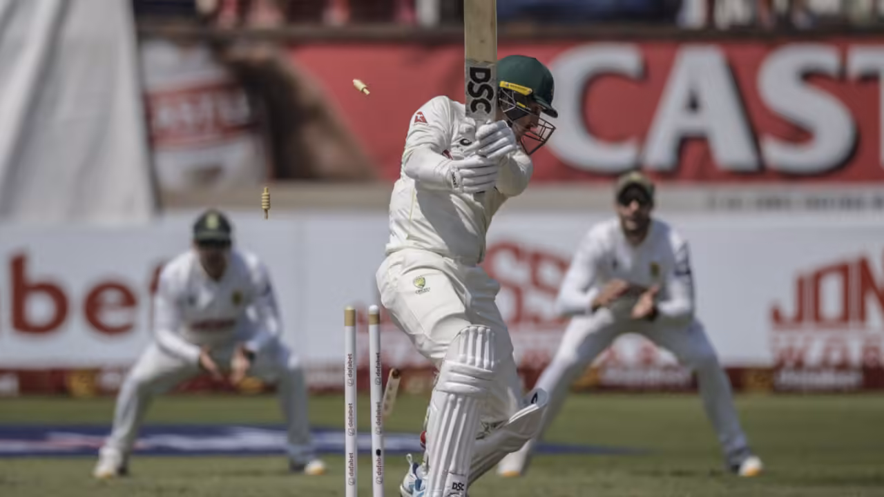 Australia struggle against South Africa quicks in first Test