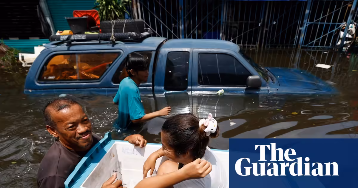 Bangkok at breaking point as floods turn streets into stagnant lakes | Extreme weather
