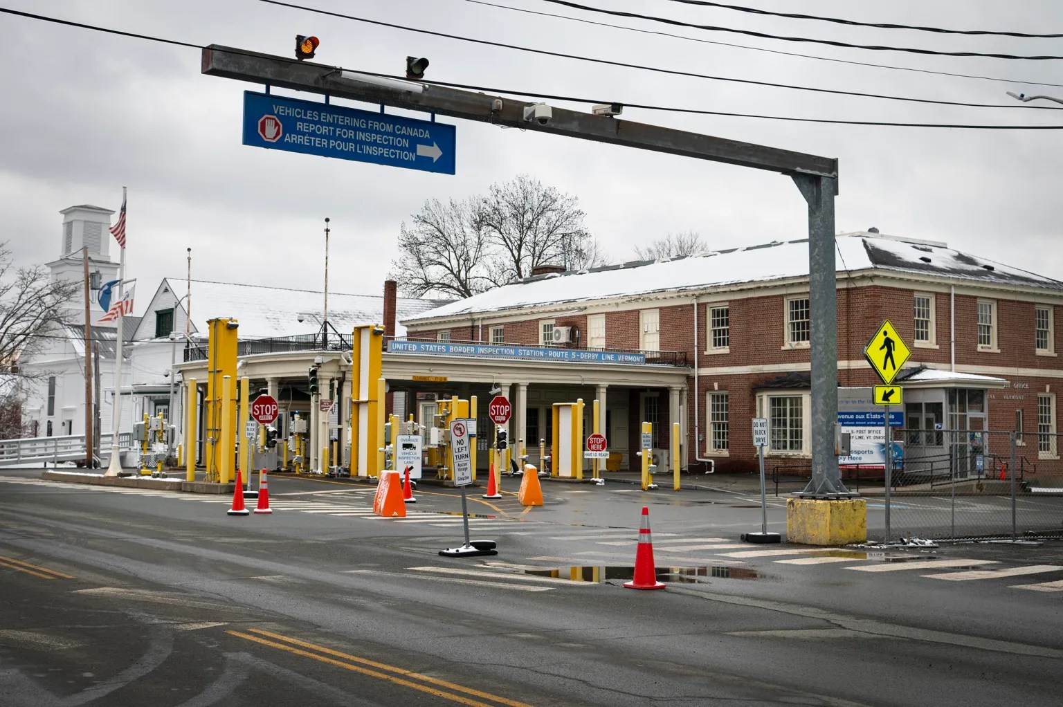 Border agents can search phones without suspicion, court rules