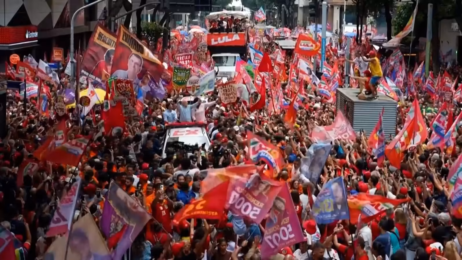 Brazil’s Lula and Bolsonaro draw thousands as campaigns near end | Newsfeed