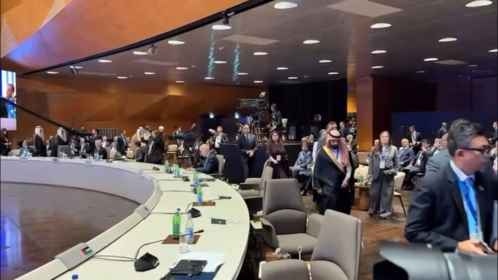 Delegates walk out as Israeli president addresses summit | Newsfeed