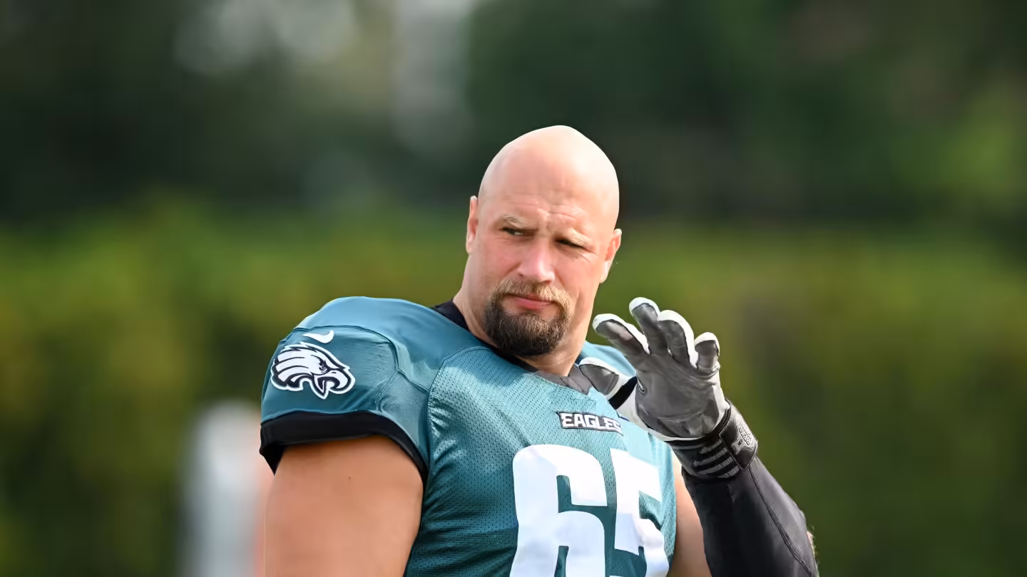 Eagles RT Lane Johnson announces retirement
