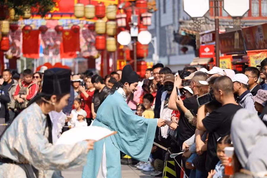 Extended breaks, richer experiences add momentum to China's holiday travel boom