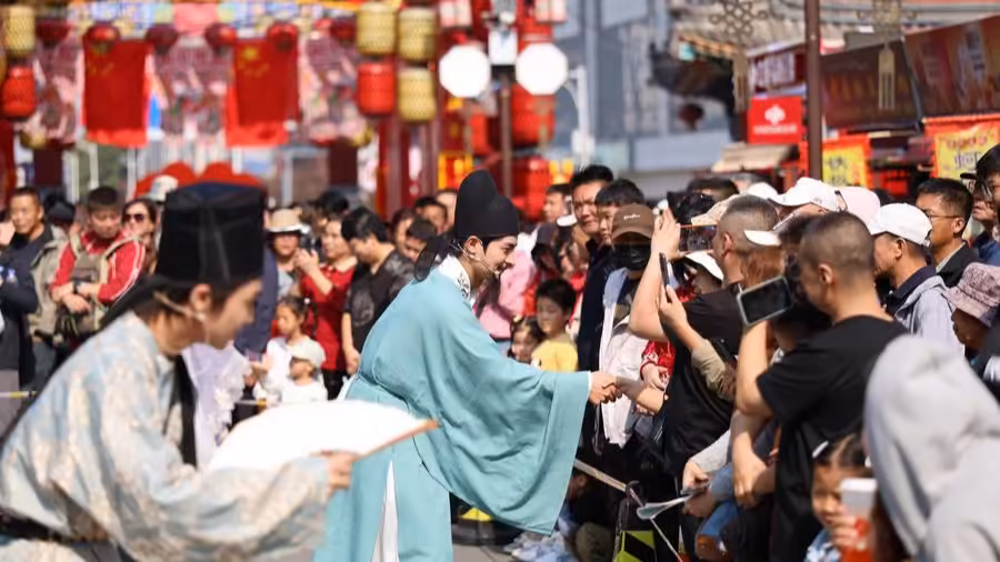 Extended breaks, richer experiences boost China's holiday travel boom
