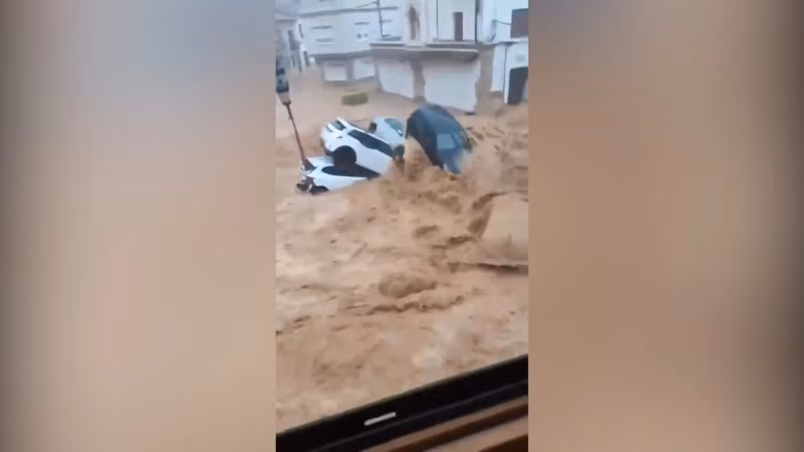 Floods sweep cars through streets after intense rain in Spain | Floods