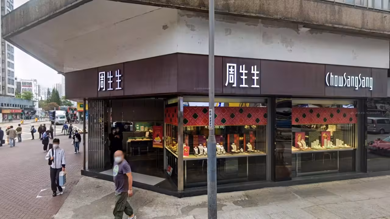 Hong Kong police hunt suspect who stole HK$80,000 necklace from jewellery store