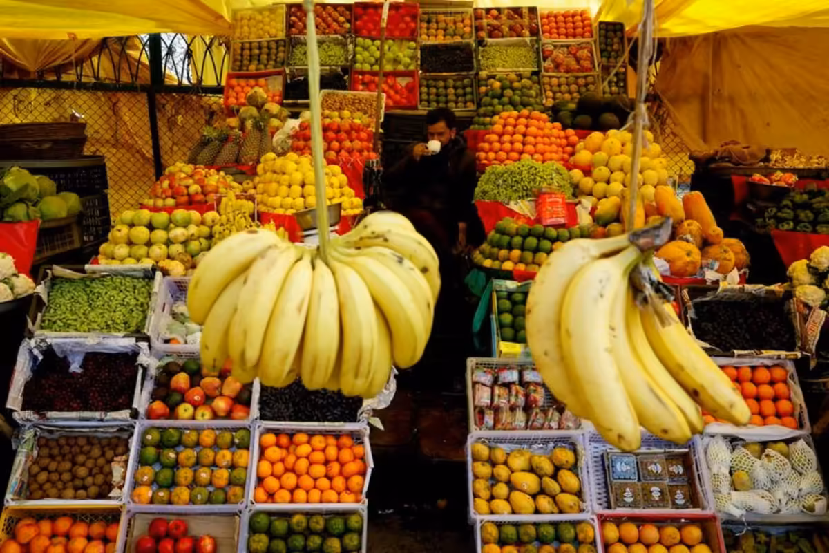 India Sept inflation nears RBI tolerance ceiling, boosting case for further rate hikes