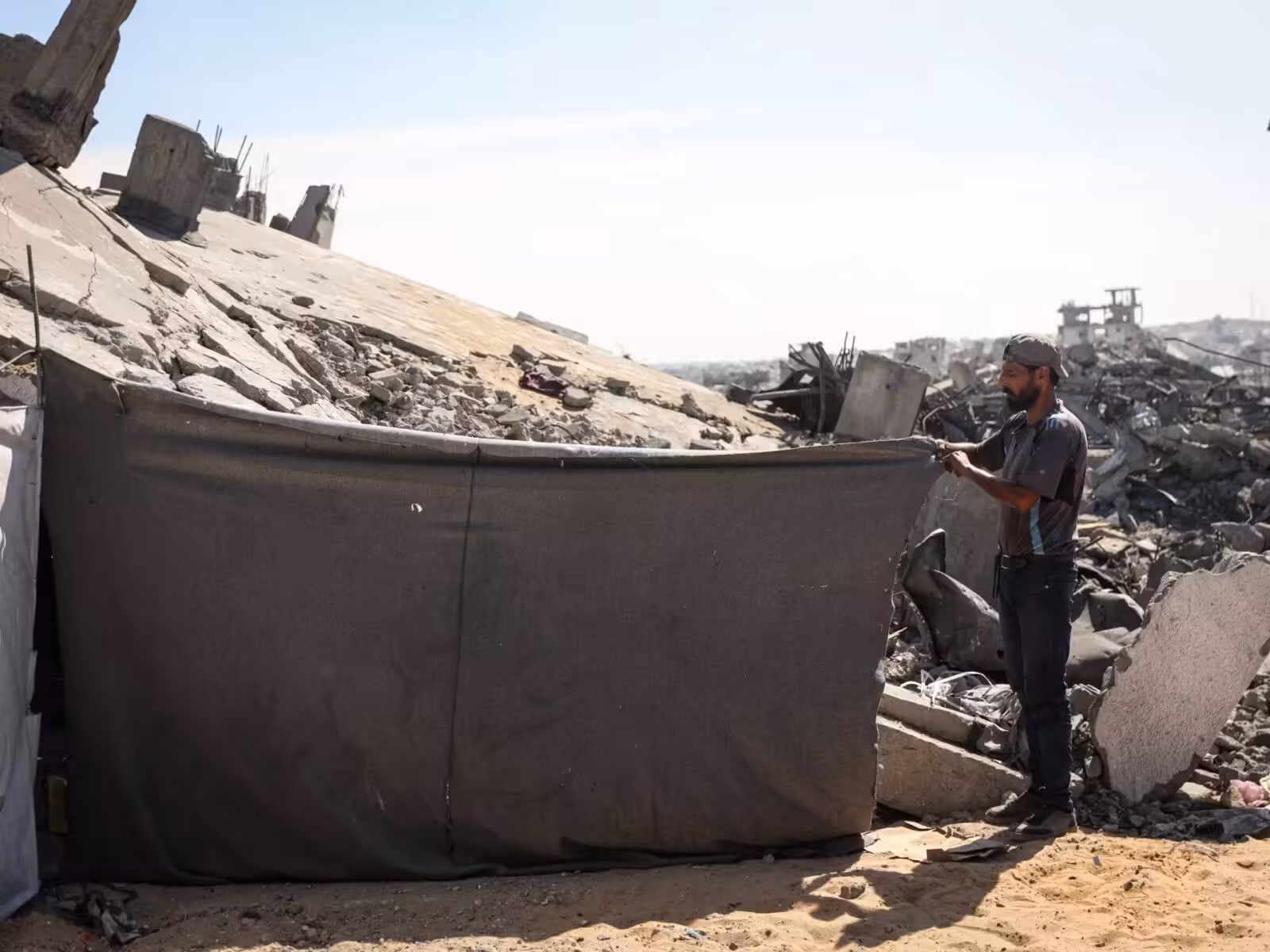 Israel’s Yellow Line in Gaza advances, leaving displaced with nowhere to go | Israel-Palestine conflict News