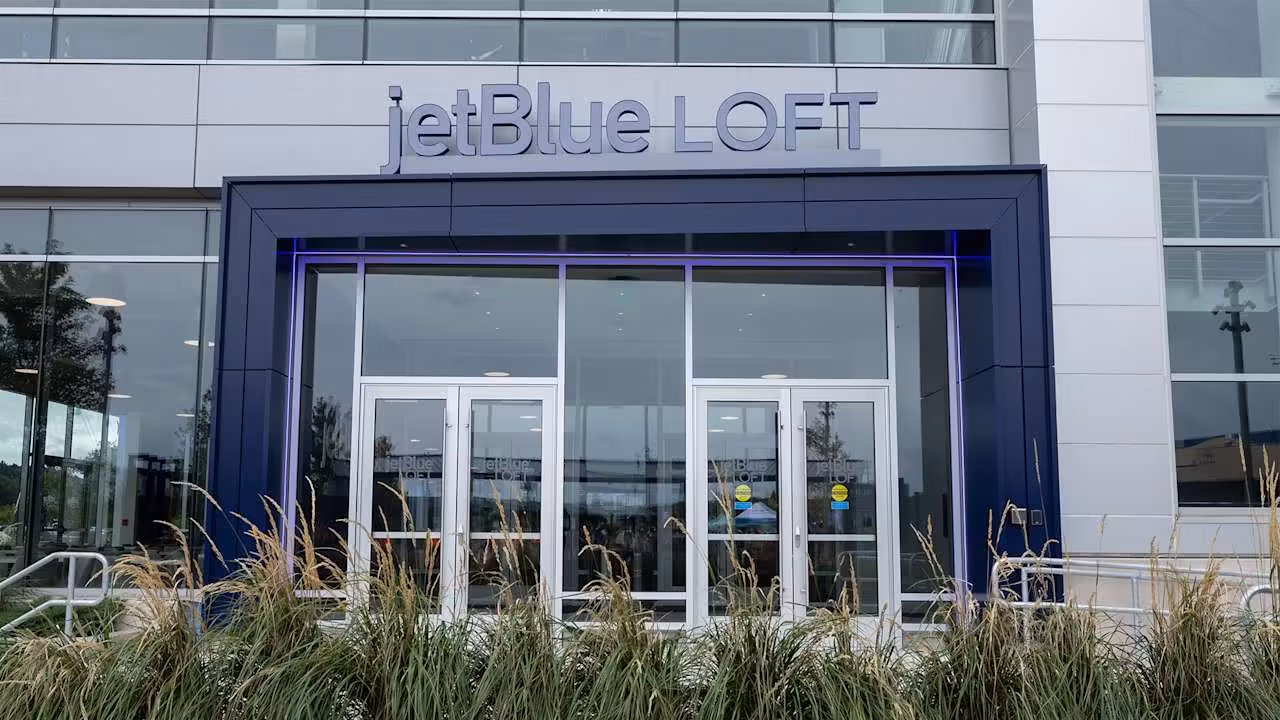 Kraft Sports + Entertainment Unveils New JetBlue Loft at Gillette Stadium