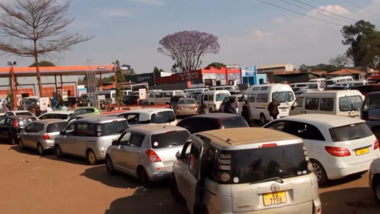 Malawi motorists queue for days as fuel shortage bites | Fossil Fuels News
