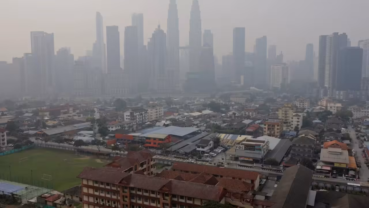 Malaysia urged to police its firms in Indonesia as haze shuts schools