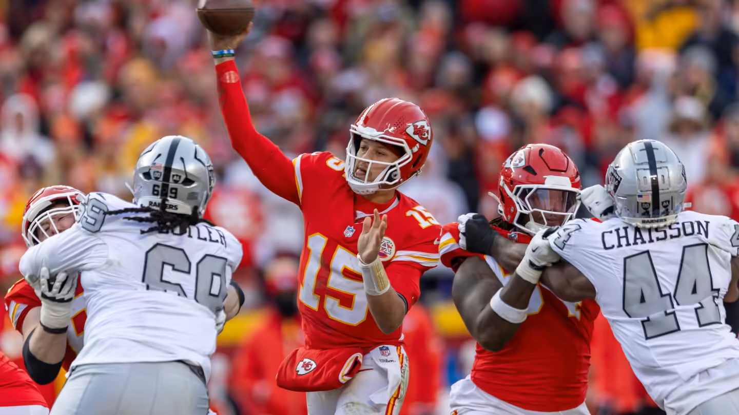 Patrick Mahomes looks to extend mastery of Raiders, AFC West