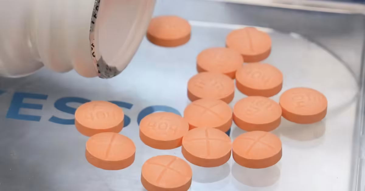 Pharmacist offers alternative as prescription drug costs drive Americans to Canada