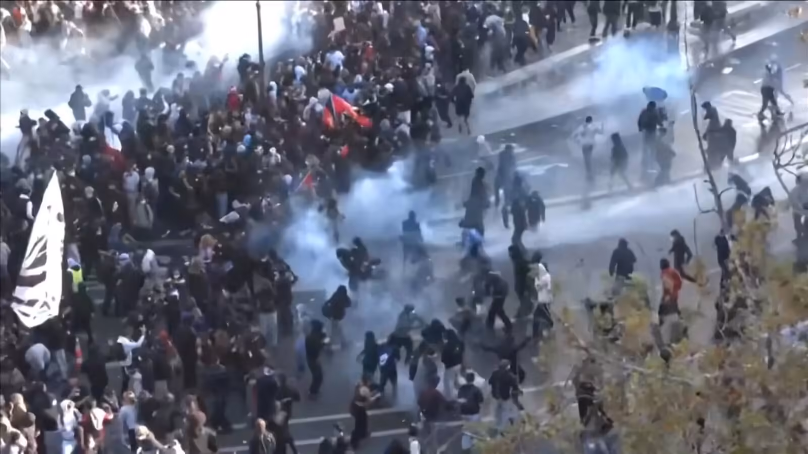 Police use tear gas and water cannons on student protestors in Paris | Police News