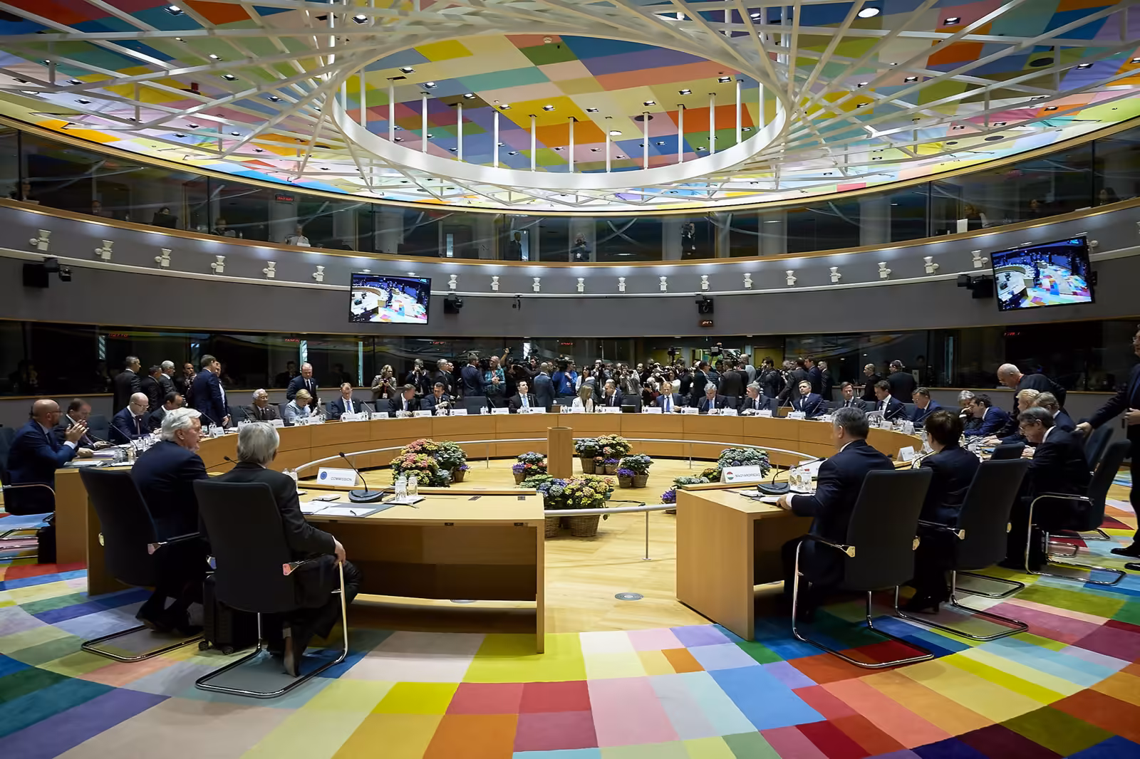 Preparing for the European Council: political families and China