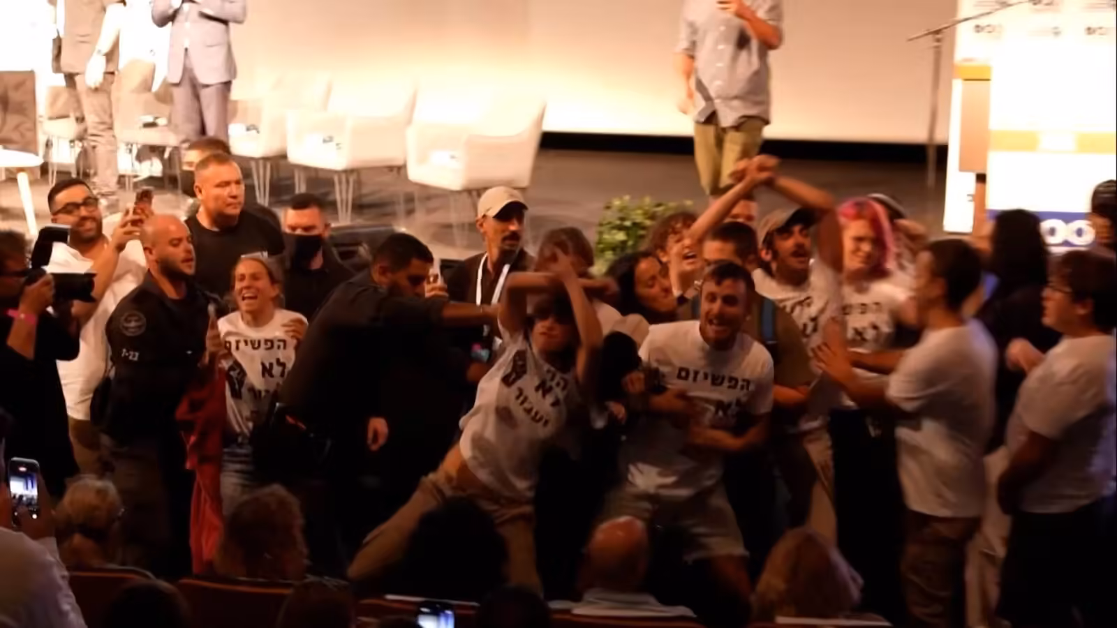 Protesters disrupt Ben-Gvir event forcing him off stage | Israel Election 2026 News