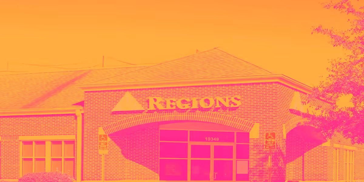 Regions Financial (NYSE:RF) Misses Q3 2026 Revenue Estimates