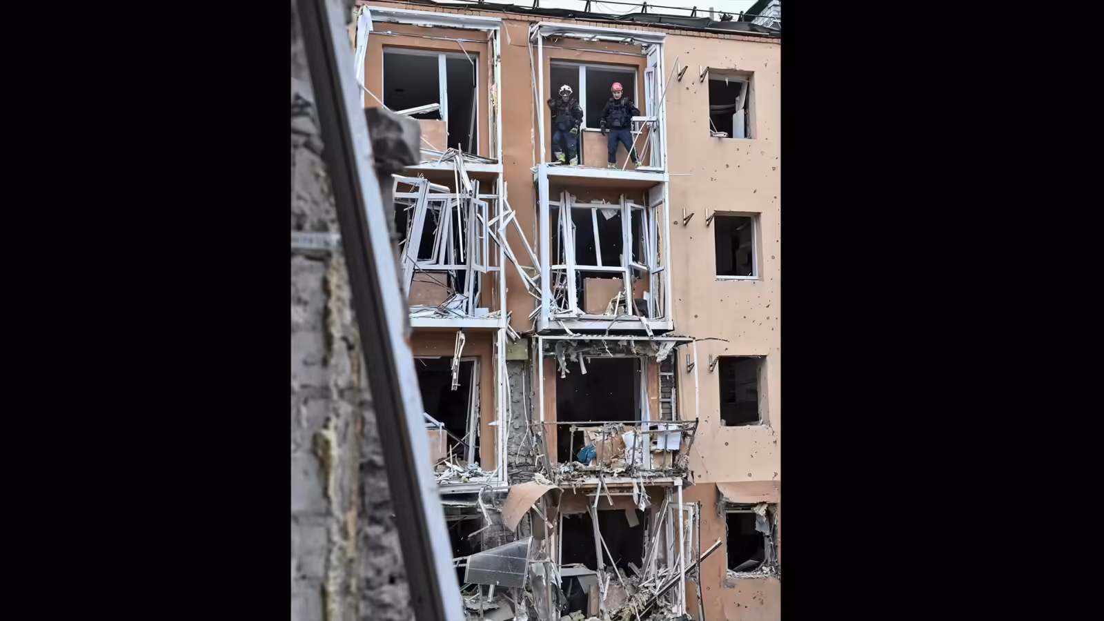 Russian strikes kill civilians, injure dozens across Ukraine | Conflict News