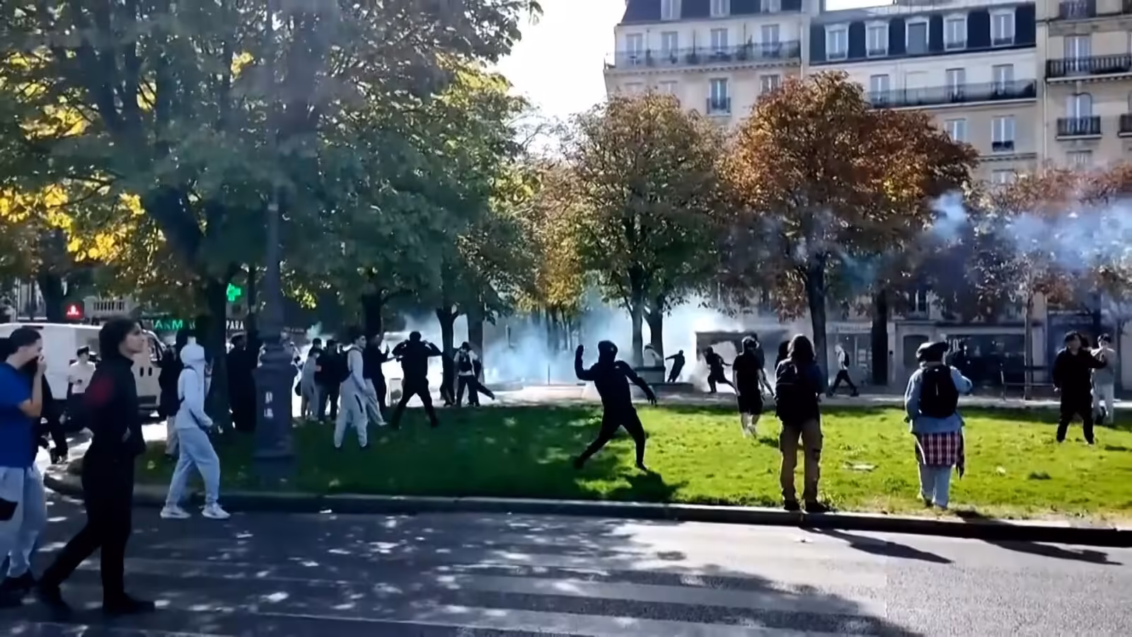 Schools ablaze as student protests spread across France | Newsfeed