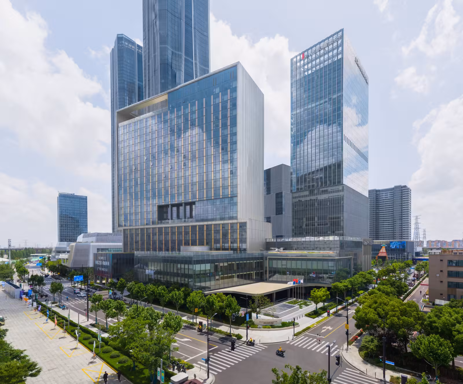 Shanghai Science and Technology Investment Tower Mixed-Use Development / NBBJ