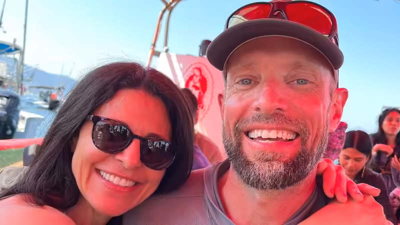 She met a ‘cute boy’ in line at the airport, but they lost touch. 27 years later her phone started ringing