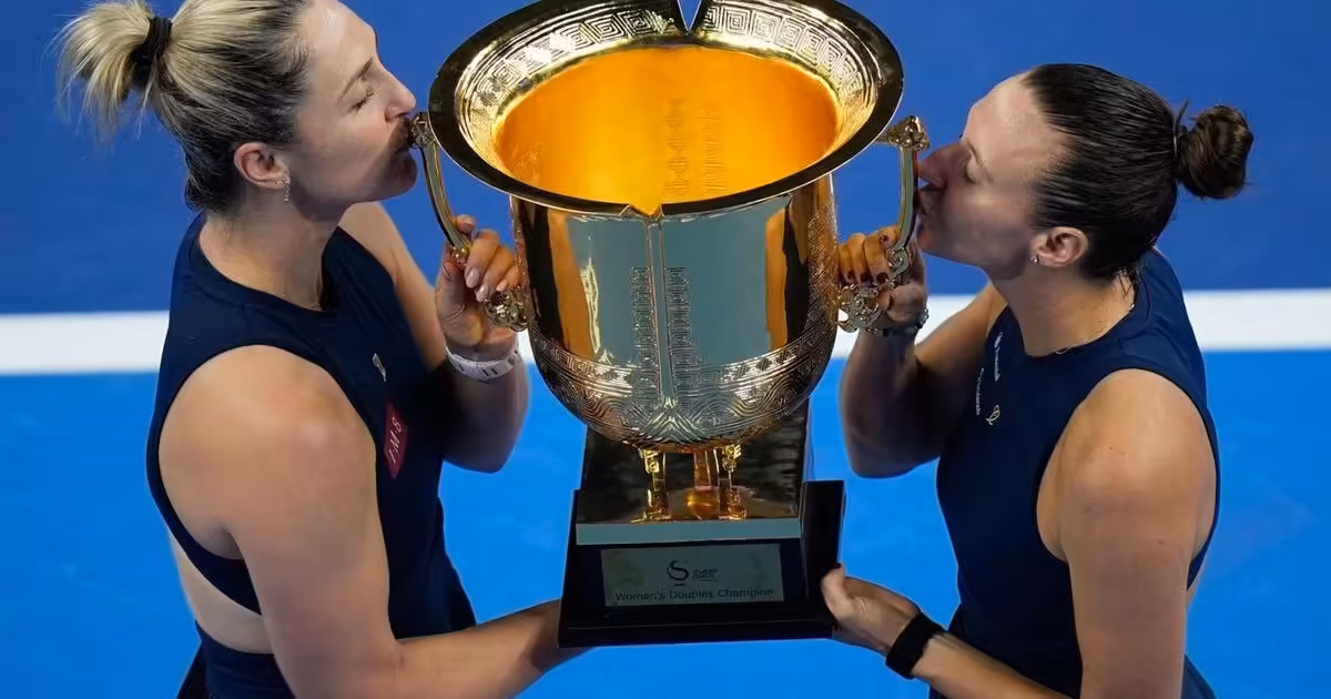Stefani and Canada's Dabrowski win women's doubles final at China Open
