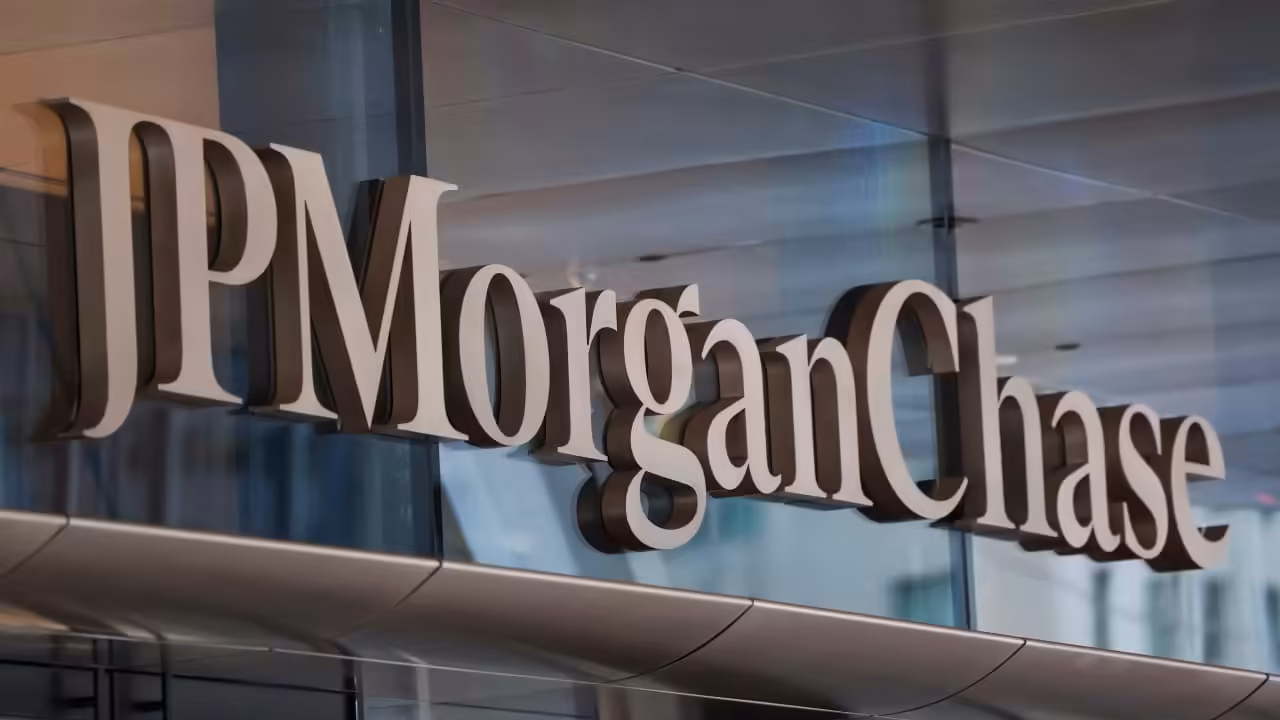 US banks investigated over accusations of political, religious discrimination