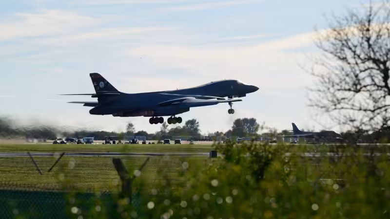 US removes all Air Force bombers from UK base following new threat