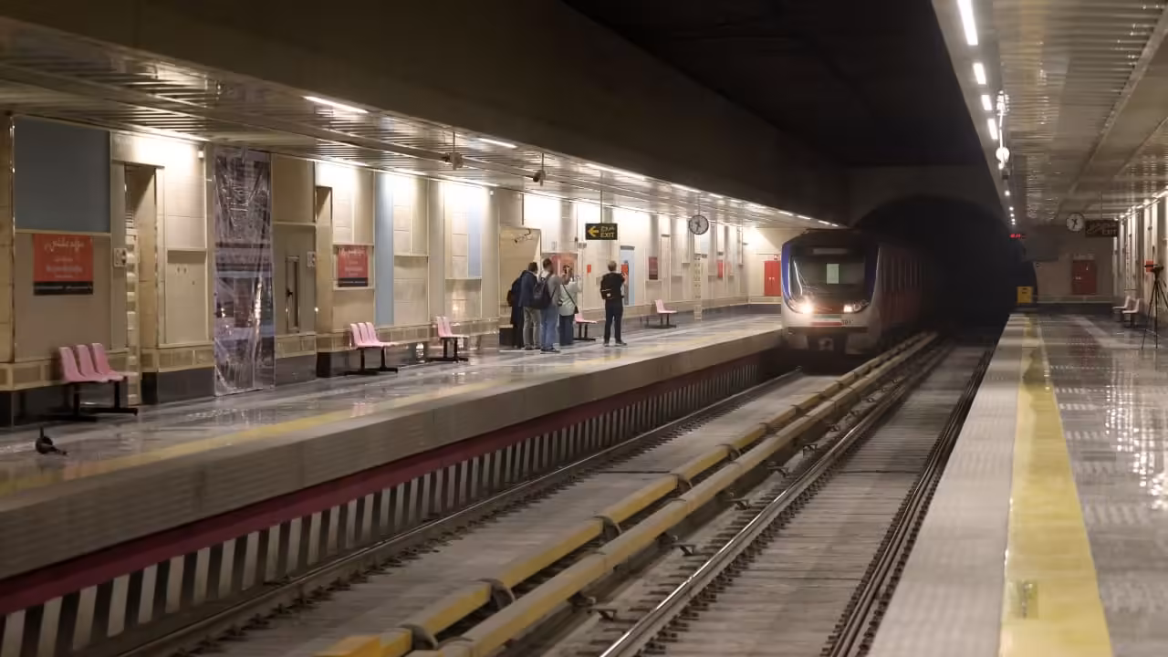 US sanctions Iranian railway, automotive sectors