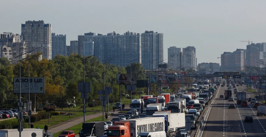 Ukraine calls for tighter sanctions as Russian attacks spark Kyiv gridlock | Russia-Ukraine war News