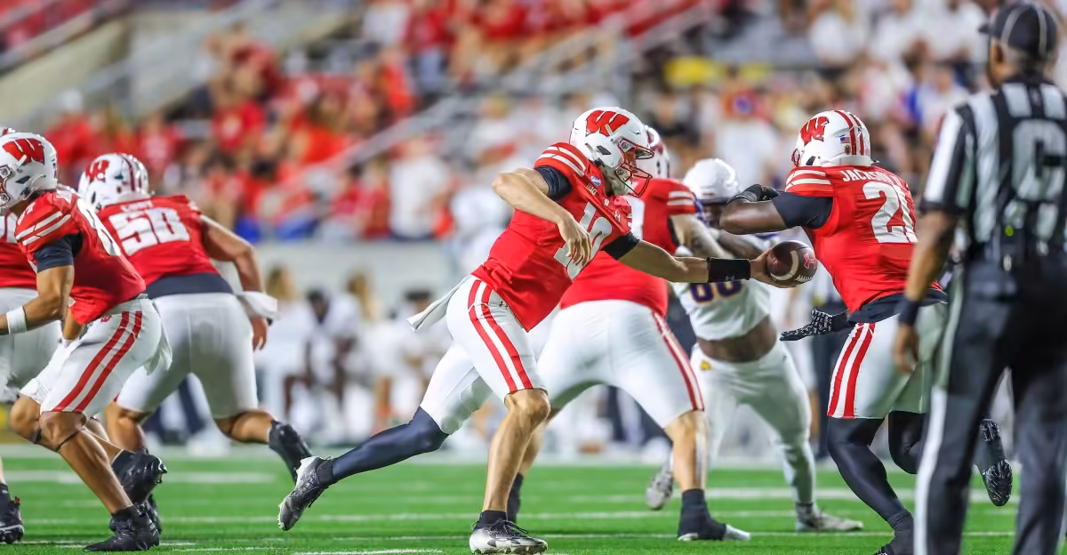 Wisconsin Football: Four true freshmen make Badgers travel roster
