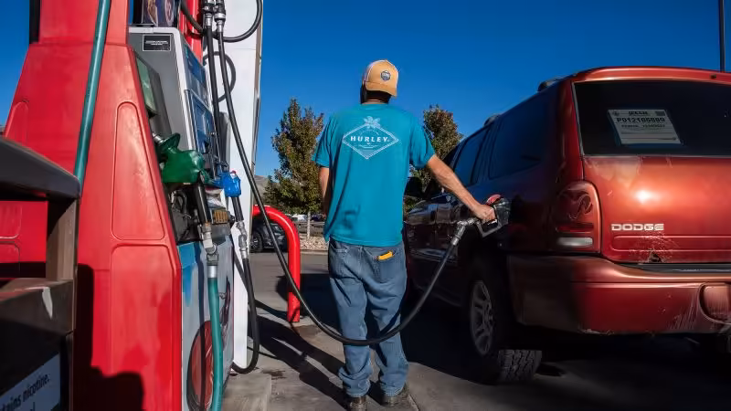 With midterms approaching, Americans’ confidence in the economy is in a tailspin