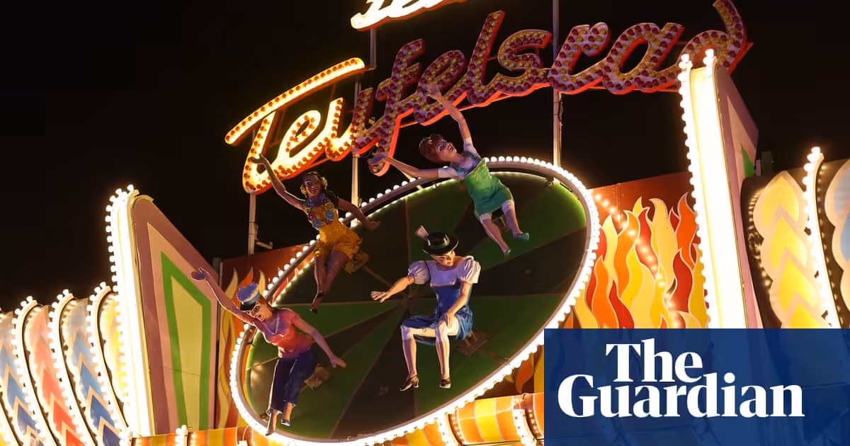 Women given free cycling shorts to prevent upskirting on Oktoberfest amusement ride | Germany