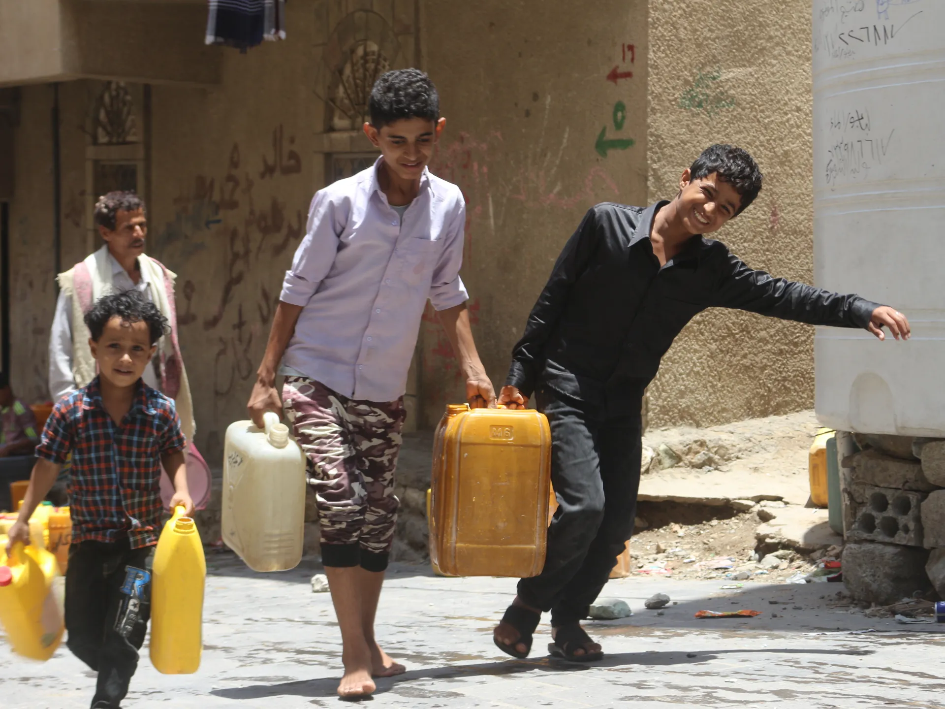 Yemen’s Taiz under siege again as food and fuel prices rise | Conflict News