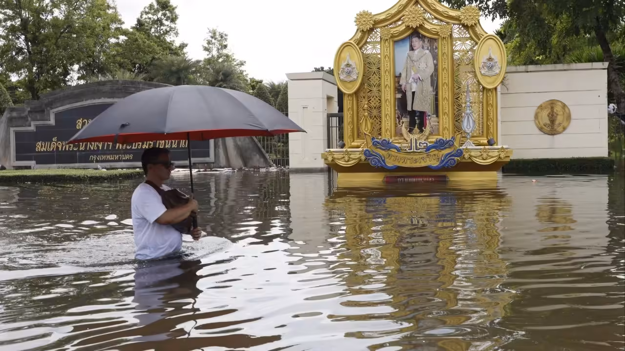 ‘Nothing is left’: deadly floods slam Thai economy and strain Bangkok ahead of IMF meeting